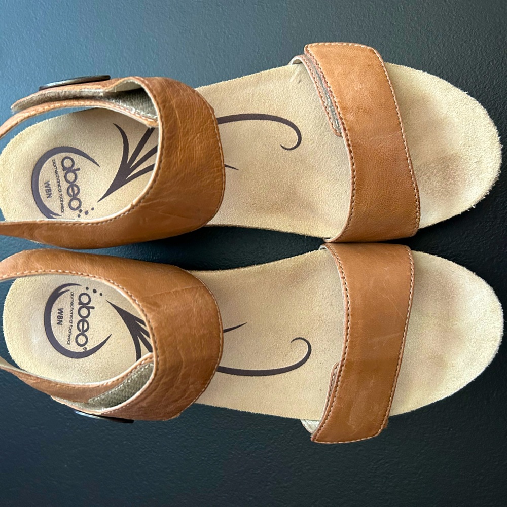 Abeo size 8 wedge